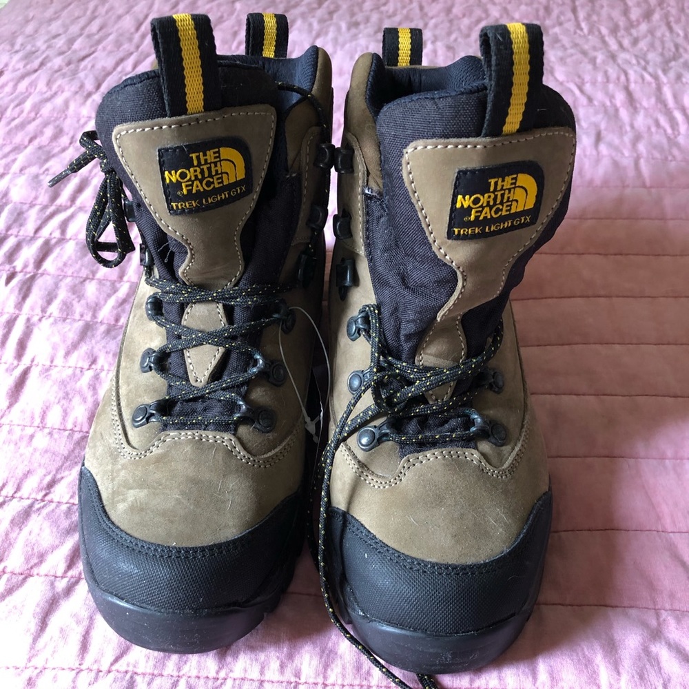 North face hiking boots SZ 7 with tag
